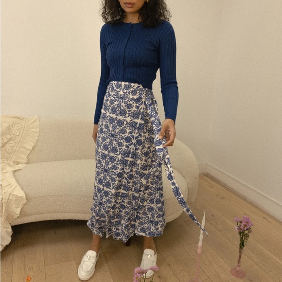 Cinnamon Knitwear Women’s Cropped Denim Blue Cardigan - Picture 1 of 5